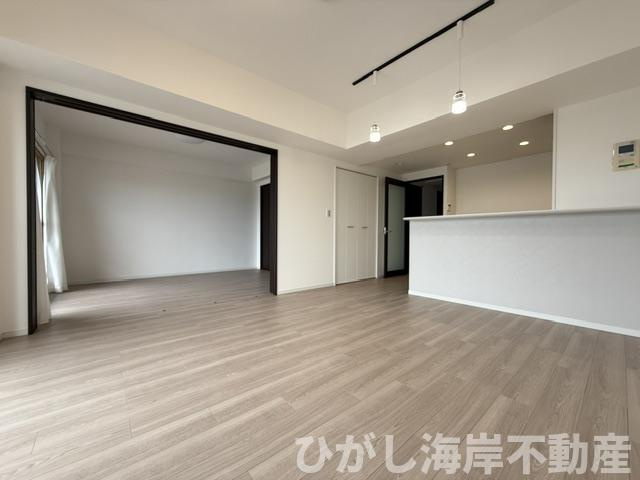 第一ハイツ茅ヶ崎の居間・リビング|新規リフォーム完了！　14帖　LDK