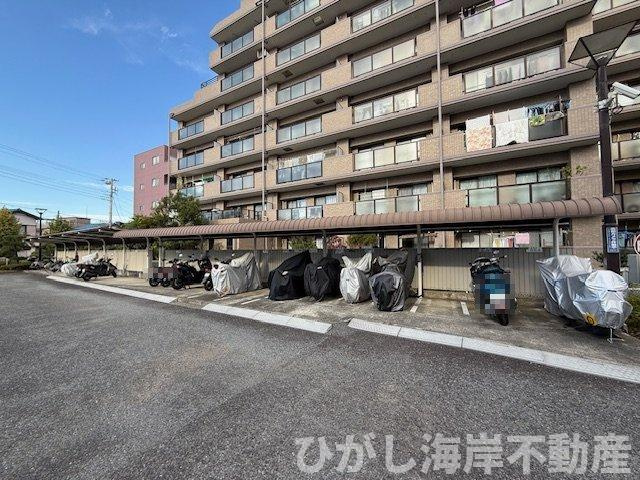 第一ハイツ茅ヶ崎の駐車場|敷地内バイク置場