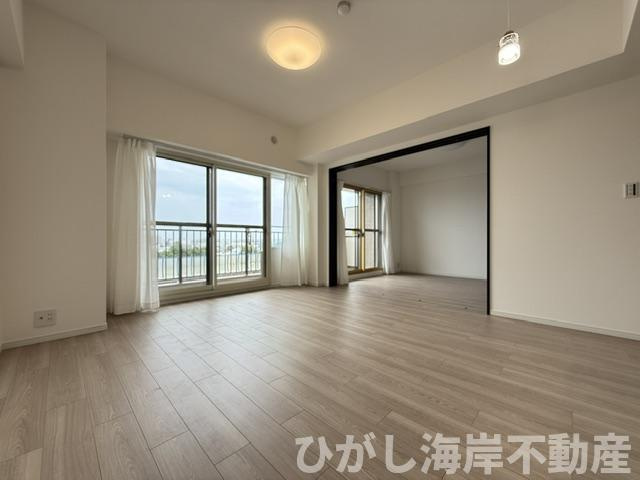 第一ハイツ茅ヶ崎の居間・リビング|新規リフォーム完了！　14帖　LDK