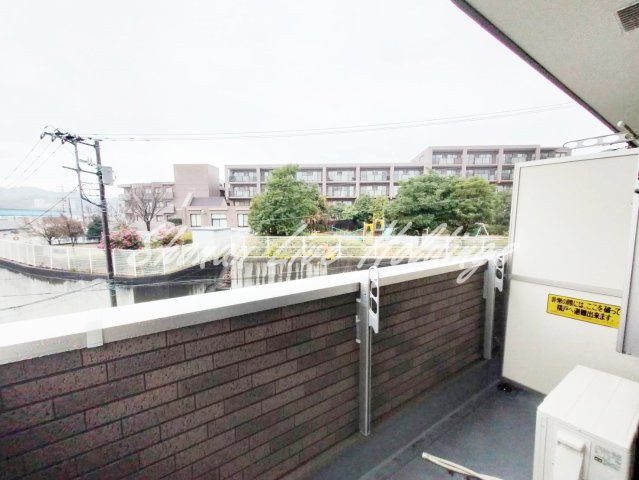 オールヴァリのバルコニー|南西向き日当たり良好
