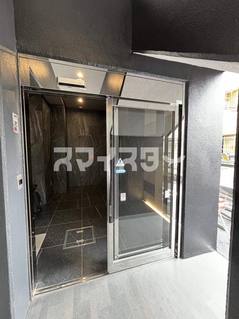 東村山市本町２丁目の賃貸マンションのエントランス