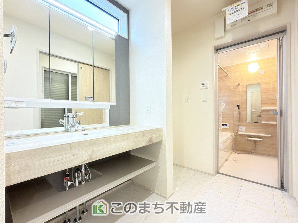 ブルーミングガーデン宇都宮市平松3丁目の洗面所|脱衣所は広々としておりますので、お子様のお着替えもストレスなくできます！