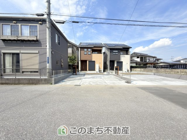 ブルーミングガーデン宇都宮市平松3丁目の駐車場|お車駐車スペース３台分ご用意しております♪（車種による）