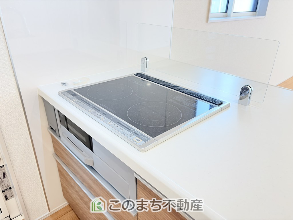 ブルーミングガーデン宇都宮市平松3丁目のキッチン|IHクッキングヒーターで調理もお掃除も楽々です♪