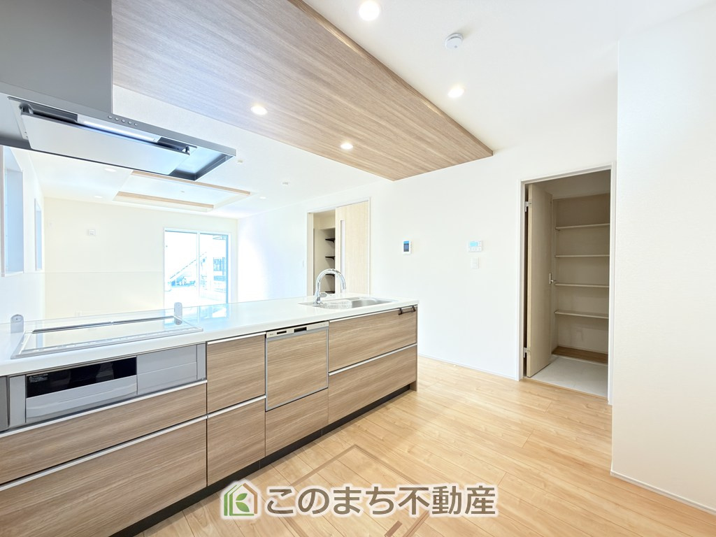 ブルーミングガーデン宇都宮市平松3丁目のキッチン|人気の対面式キッチン☆料理をしながらご家族とコミュニケーションが取れます♪