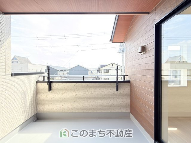 ブルーミングガーデン宇都宮市平松3丁目のバルコニー|南向きの大型バルコニーは陽当り良好で、たっぷりのお洗濯物もよく乾きます！
さらにインナーバルコニーなので雨の日でも安心してお出かけできますね♪