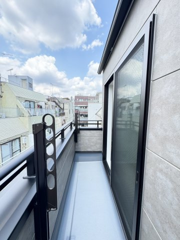 渋谷区本町5丁目 「新宿×渋谷」生活エリア　新築戸建のバルコニー