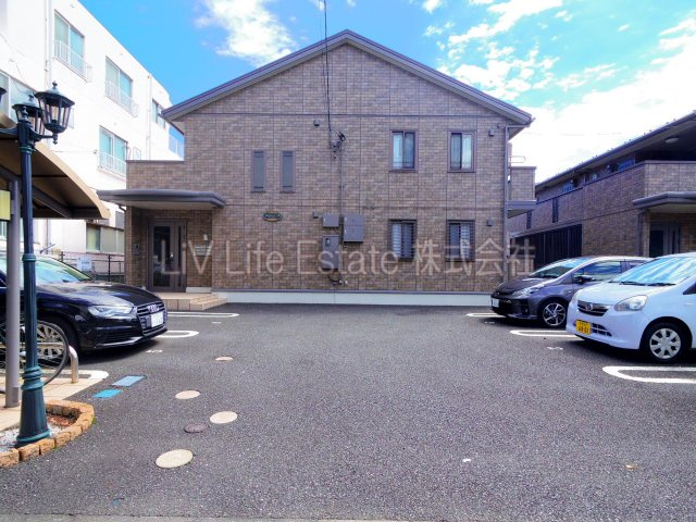 小平市鈴木町１丁目のアパートの駐車場