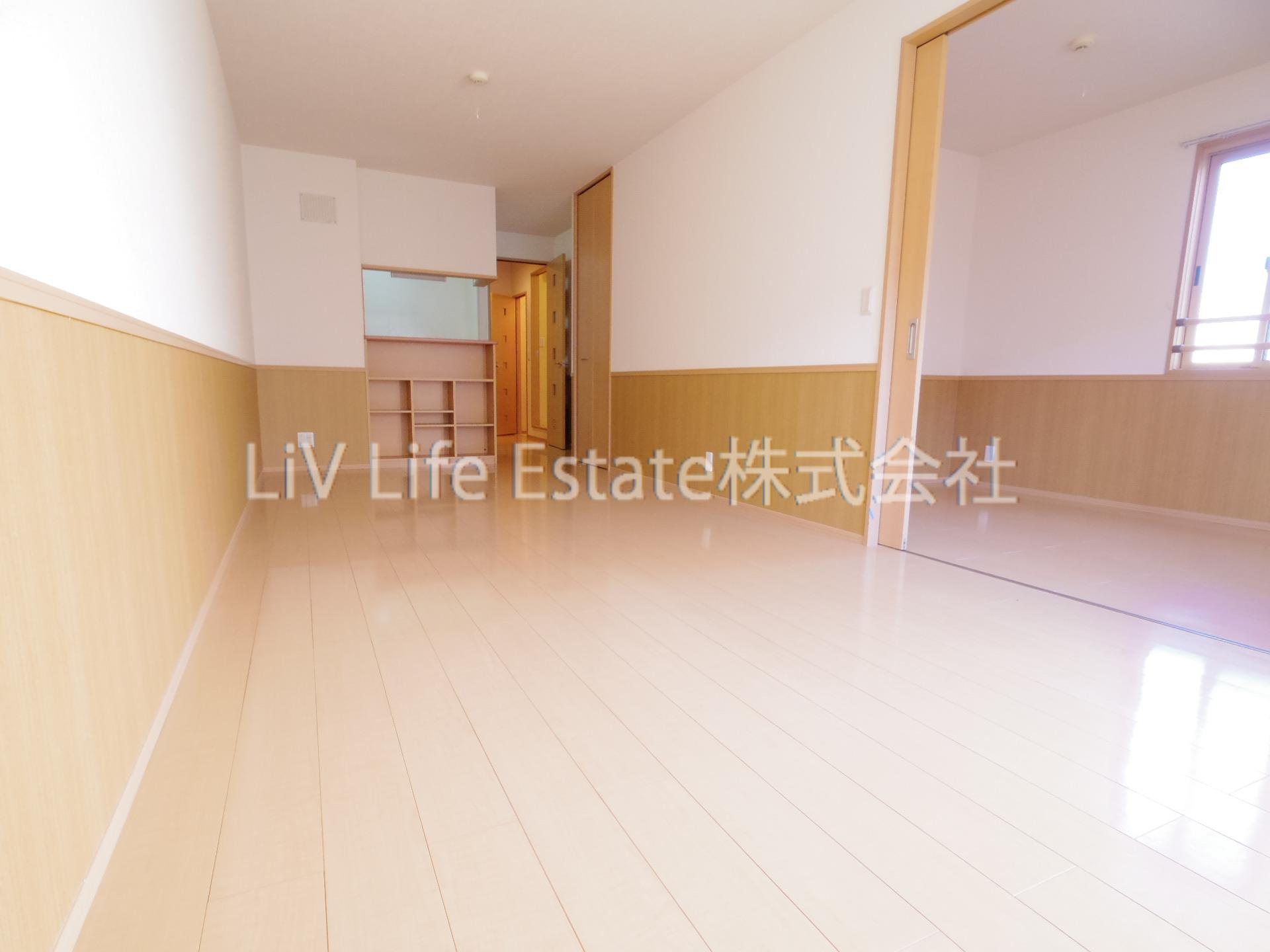 小平市鈴木町１丁目のアパートの居間・リビング