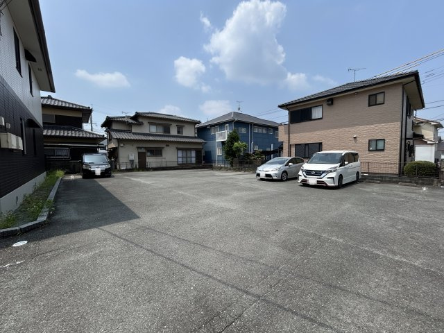 サニーホームズ宮ノ陣B棟の駐車場
