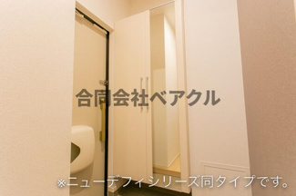 【玄関】 | ペニーレイン | 収納もある玄関です