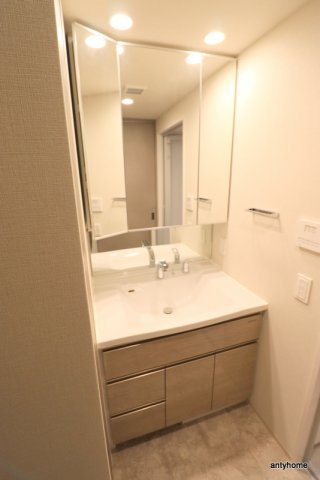 SK RESIDENCES SHINSAIBASHI　仲介手数料無料の洗面所