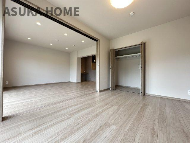 コープ保土ヶ谷D棟の洋室|シンプルですっきりとした居心地の良い雰囲気の空間です。自分好みのインテリアで過ごしてくださいね。