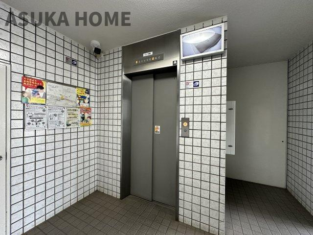 コープ保土ヶ谷D棟のその他共用部分|エレベーターを完備したマンションです。エントランスもバリアフリーなのでベビーカーでおでかけにも安心◎
