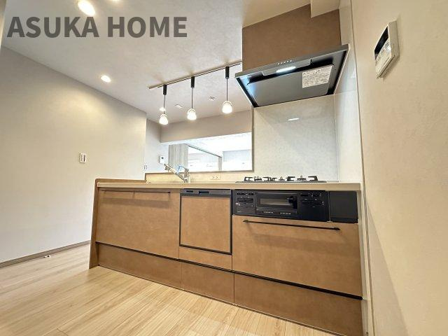 コープ保土ヶ谷D棟のキッチン|LDKが見渡せるカウンターキッチン、お料理をしながら家族との団欒の時間も過ごせるキッチンです。