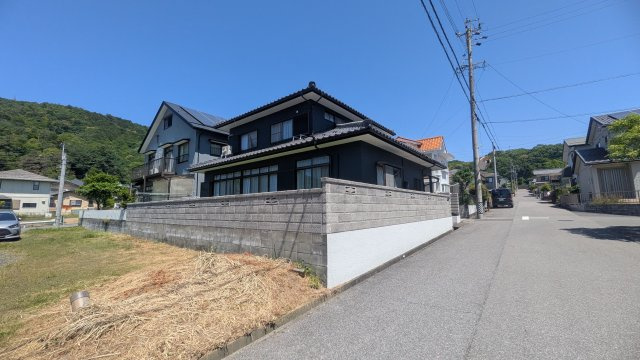 中古住宅　文殊の前面道路含む現地写真