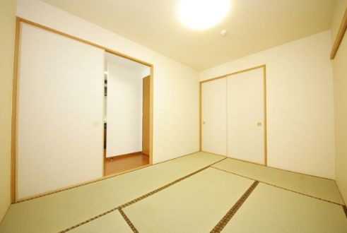 常滑市多屋町1丁目　ヴィーゴ愛松常滑の和室