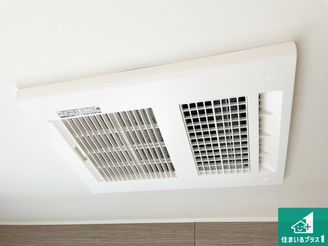 三田市下深田　中古一戸建ての冷暖房・空調設備|四季を通して快適なバスライフをお手伝いする浴室暖房乾燥機！浴室の乾燥・暖房・涼風・換気はもちろん、２４時間換気にも対応！