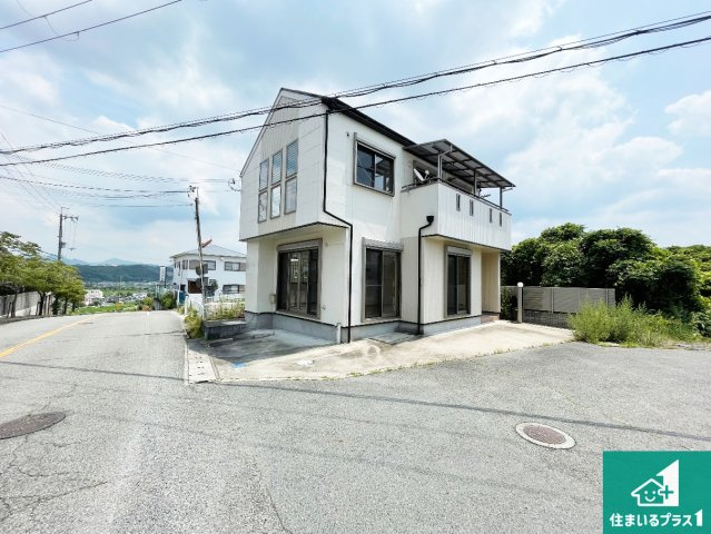 三田市下深田　中古一戸建ての外観|周辺は落ち着いた街並みの住宅地！子育てがしやすい住環境です！