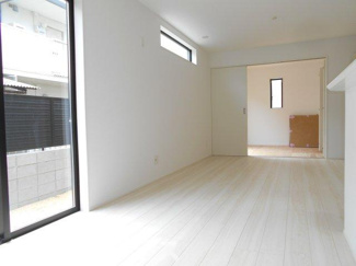 【居間・リビング】 | 郡山市安積町長久保3丁目新築一戸建て4棟 | こちらの居間で趣味の時間をお楽しみください