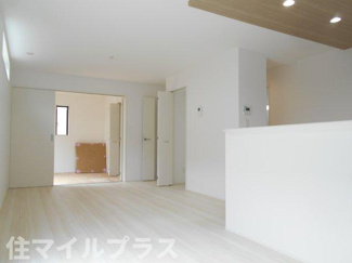 【居間・リビング】 | 郡山市安積町長久保3丁目新築一戸建て4棟 | こちらの居間で趣味の時間をお楽しみください