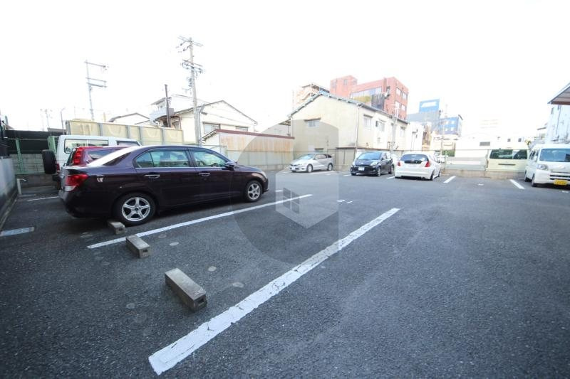 ハイグレース長田の駐車場