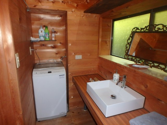 H0256H　片瀬中古住宅の独立洗面台