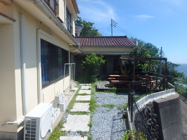 H0256H　片瀬中古住宅のエントランス