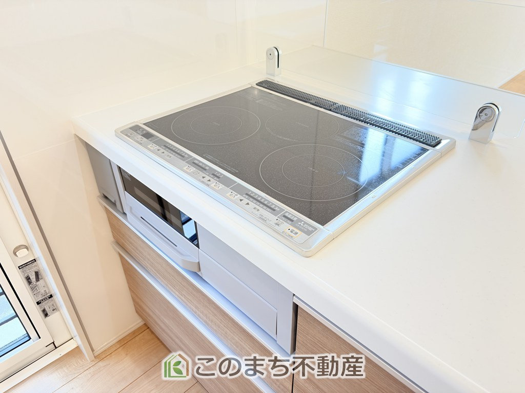 ブルーミングガーデン宇都宮市平松3丁目　2号棟のキッチン|同社施工物件の写真です。※建具やフローリング、その他仕様が違う場合がございます。
