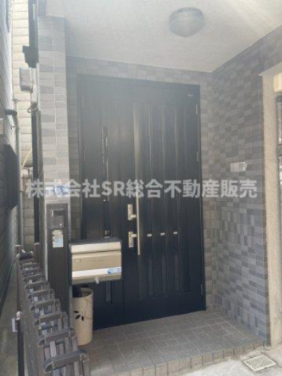 稲田新町1丁目中古戸建の玄関|リフォームや住宅ローン・東大阪市の不動産の事なら弊社にお任せ下さいませ！
各地域の特徴・グルメ・裏道やその他、細かい情報等も熟知した
東大阪市出身のスタッフが新生活を送るお客様をサポート致します！