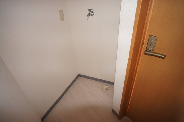 【設備】 | コーポラス辰巳 | 室内洗濯置場