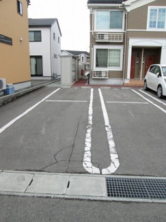 【駐車場】 | スリーアロー　Ｂ | 駐車場に車を止められます
