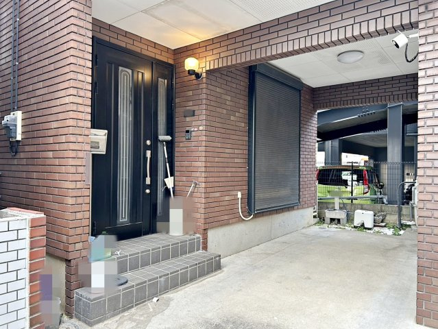 川口市芝中田2丁目　中古一戸建ての玄関