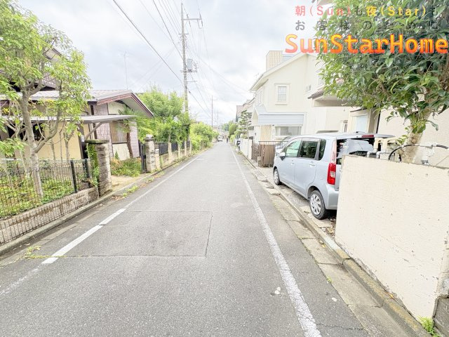 【サンスターホーム】羽村市羽　建築条件無し売地の前面道路含む現地写真