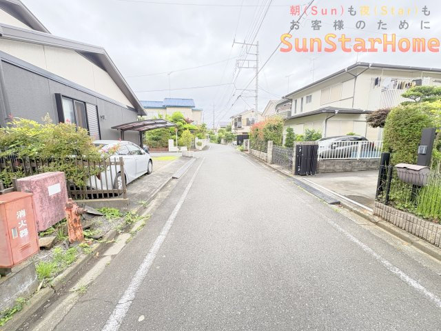 【サンスターホーム】羽村市羽　建築条件無し売地の前面道路含む現地写真