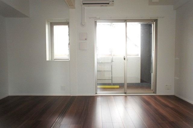 新品家具付きマンション築港本町10(KaGood福岡)の居間・リビング