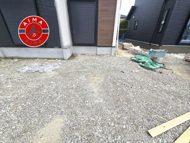 福津市津屋崎7丁目第6-3棟（2号棟）の外観|広々した駐車場です。