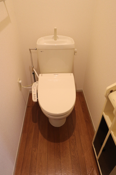 ニューライフつぶくB棟のトイレ|ゆったりとした空間のトイレです
