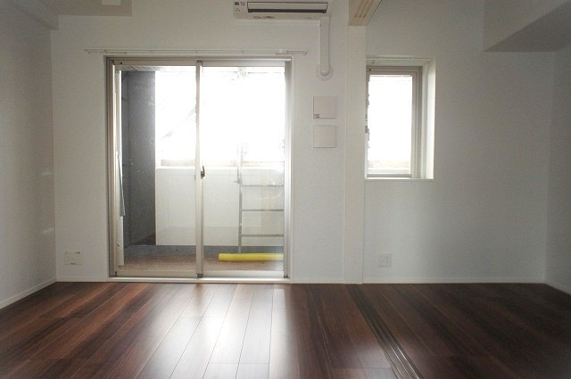新品家具付きマンション築港本町10(KaGood福岡)の居間・リビング