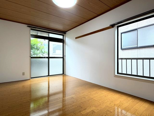 カーサみよしＡの洋室|洋室7.5帖（奥）