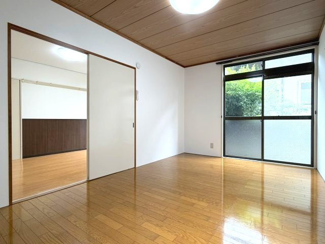 カーサみよしＡの洋室|洋室7.5帖（奥）