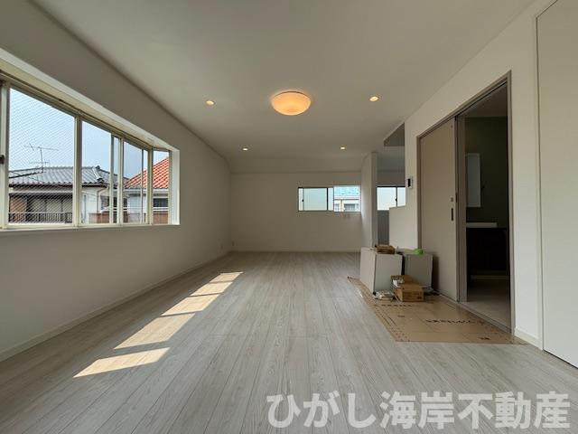茅ヶ崎市松浪2丁目　中古戸建のダイニング|新規リフォーム完了　19.5帖　LDK