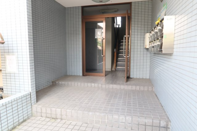 田中ハイツのエントランス|マンションの入口