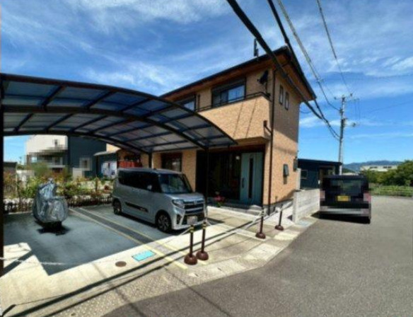 「築浅オール電化」香南市野市町大谷　中古一戸建ての外観|重厚感のある佇まい☆2台分のカーポートつき☆