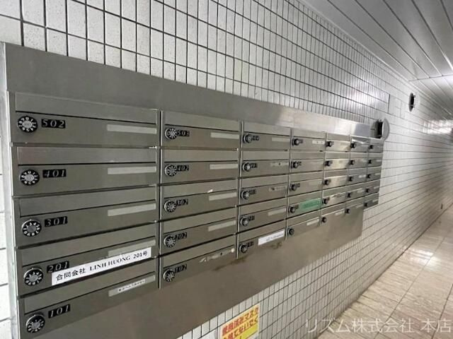 シンエイ赤羽マンションのエントランス