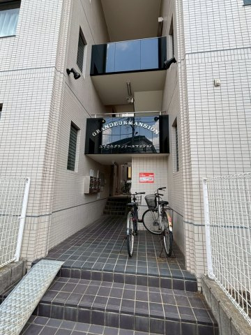 みずほ台グランドールマンションのエントランス