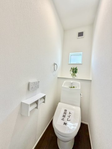 リナージュ泉佐野市長滝第１期　１０号棟　新築戸建のトイレ