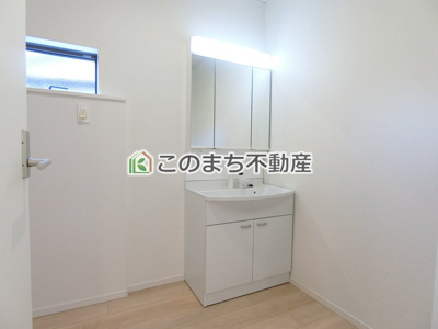 【洗面所】 | CRADLE GARDEN栃木市箱森町　第6　1号棟　 | 同社施工物件写真。※建具やフローリング、その他仕様が異なる場合がございます。