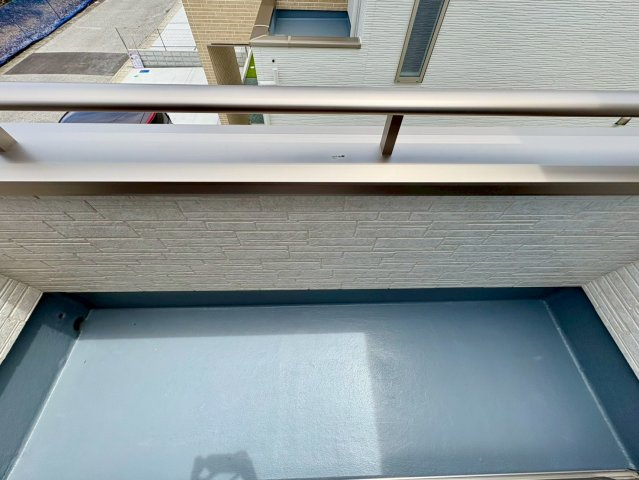 「フリースペース完備」南国市緑ヶ丘2期2号棟　新築一戸建てのバルコニー|十分な広さがあり、ご家族のお洗濯物やお布団もたっぷり干せます。