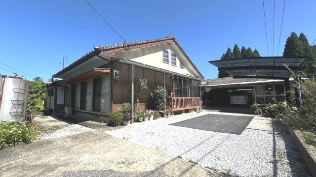 山あいの串間市大平　敷地面積300坪以上　建物が2棟ある物件です